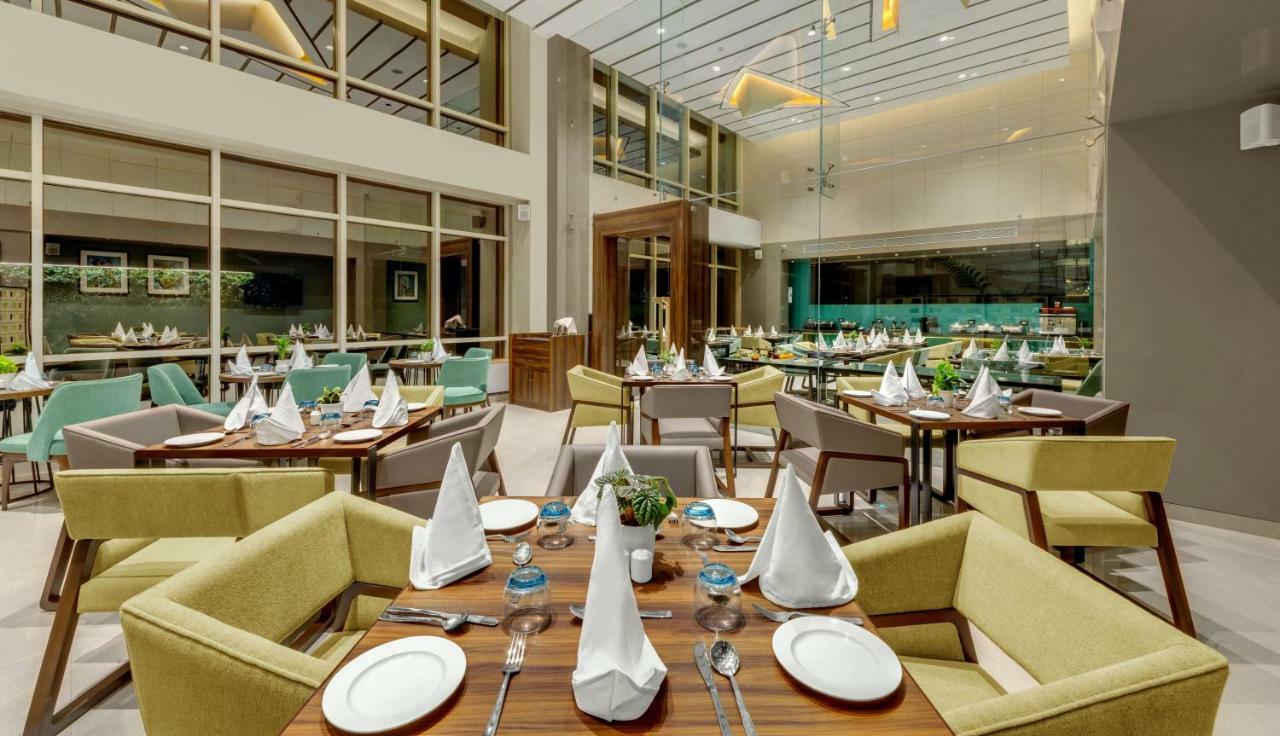 The Fern Residency Karad Hotel Luaran gambar